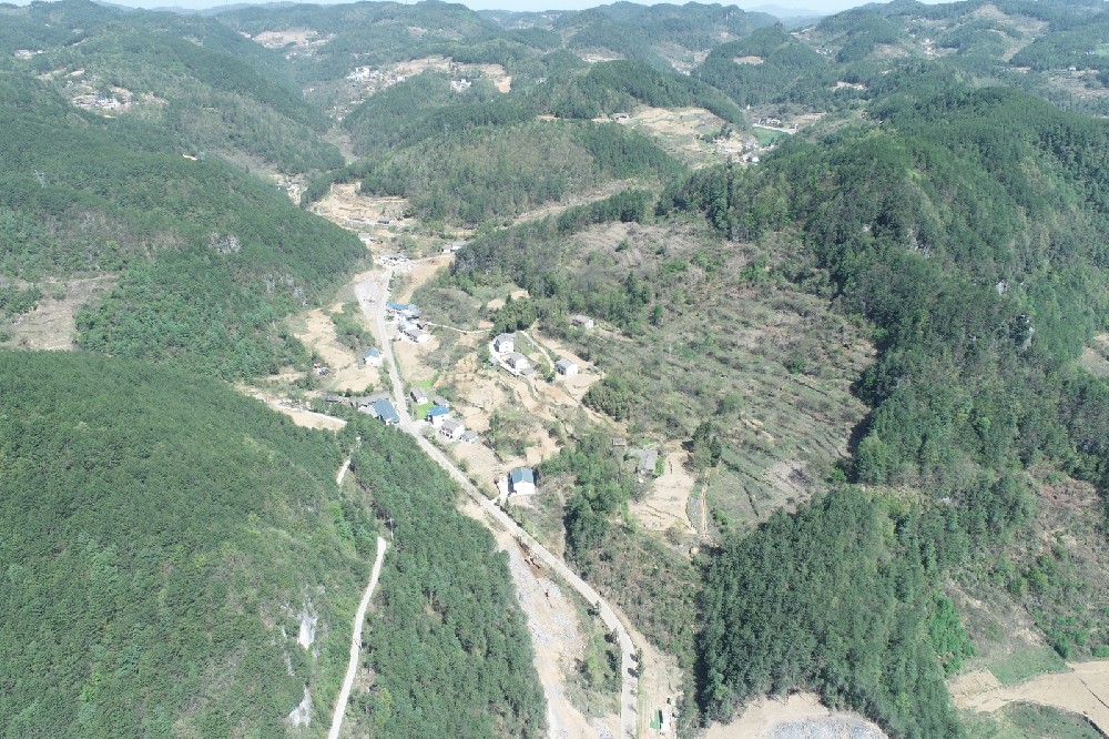 路愈寬，景愈明，可待漫慢行——朝天區(qū)曾家鎮(zhèn)（曾家場(chǎng)鎮(zhèn)至榮樂(lè)養(yǎng)生谷）段道路改建工程建設(shè)側(cè)記